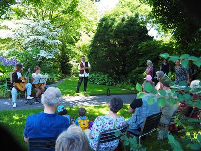 botanischer Garten Erzählen unter der Eiche